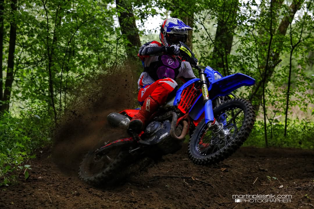 Enduro v lese