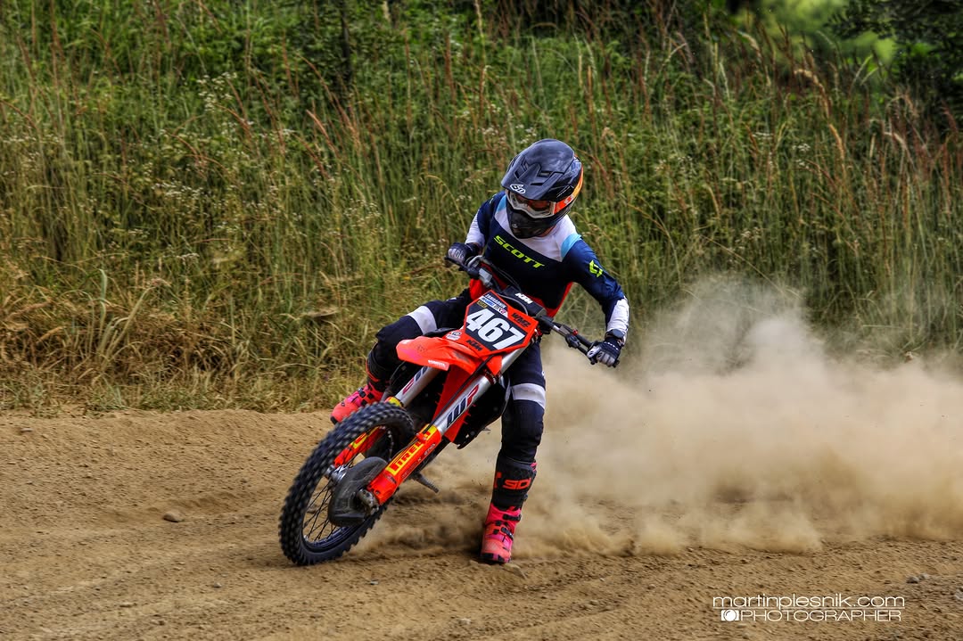 Motokros naplno